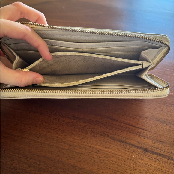 michael kors zip wallet - Picture 5 of 7